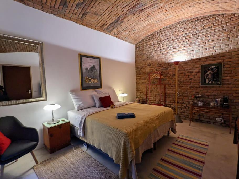 Romantic And Atypical In Prague's Montmartre Praha
